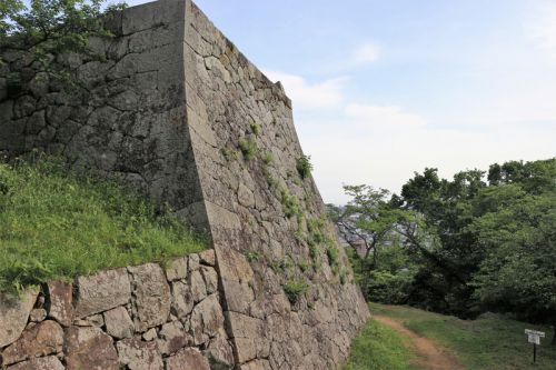 中村一忠と横田村詮とは～中海に面する「米子城」の雄姿　　　