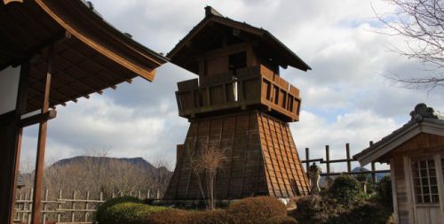 菅沼定忠と田峯城の復元された本丸御殿と武田勝頼が逃れた武節城～菅沼定利も