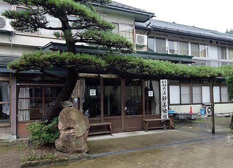 炭酸泉・鉄鉱泉の両方の泉質が楽しめる源泉かけ流し「東鳴子温泉 いさぜん旅館」（宮城）