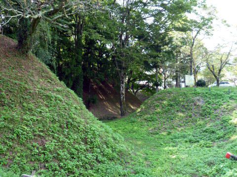 車で長篠城跡へのアクセス方法と駐車場の場所、そして料金