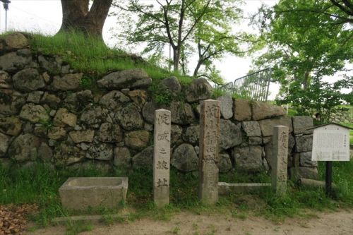 淀城 | 戊辰戦争の初戦である鳥羽・伏見の戦いにて登場することとなった淀藩の城郭
