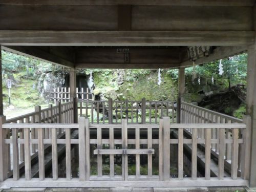 金沢の地名の由来となった「金城霊沢（きんじょうれいたく）」があり学業・金運アップのパワースポット！金澤神社（かなざわじんじゃ）