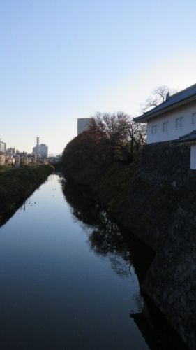 山形城址の前で。