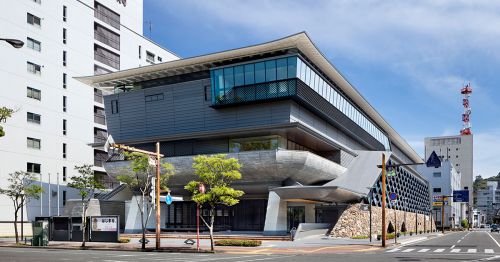 4/2～4/4「高知城花回廊」にあわせて21時まで夜間開館延長します