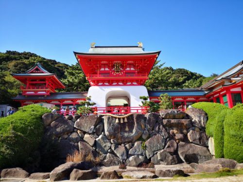 下関随一のパワースポットで外観はまるで竜宮城！平家や『耳なし芳一』ゆかりの神社で「安徳天皇」を祀る「赤間神宮（あかまじんぐう）」
