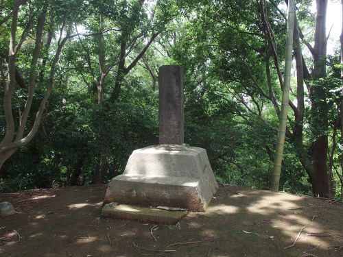 小机富士 - 小机城址の中に佇む富士塚