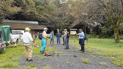 滝山城跡景観維持回復活動 弁天池跡の堤防 2020/9/27