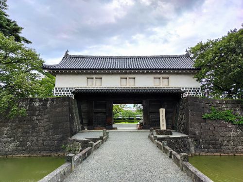 日本100名城第31番 表門や旧二の丸隅櫓は現存・全国唯一の3匹の鯱が珍しい「新発田城（しばたじょう）」！スタンプ設置場所や所要時間をご紹介！