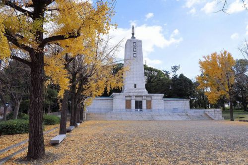 教育塔（大阪城公園）