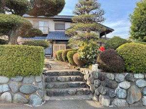 姫宮神社（稲城市平尾） - 平尾の古い住宅街の中に佇む神社
