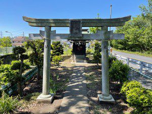 多度神社（稲城市東長沼） - 伊勢国二宮多度大社の御分霊を祀る小祠