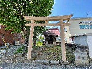 白山神社（稲城市矢野口） - 渡船場へと向かう道の途中に鎮座している神社