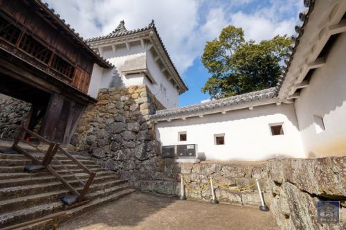 姫路城 特別公開(2022.3) [3/3]&nbsp;との二門と搦手道と大天守。